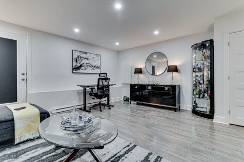 Family Room - 8313 Av. Des Trembles, Laval (Duvernay), QC - Indoor