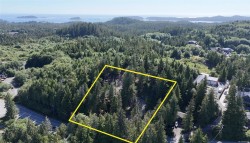 711 & 722 Campbell St  Tofino, BC V0R 2Z0