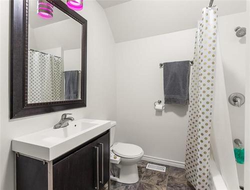 352 Toronto St, Winnipeg, MB 