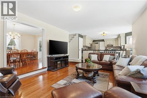 1 Meander Close, Hamilton, ON - Indoor Photo Showing Living Room