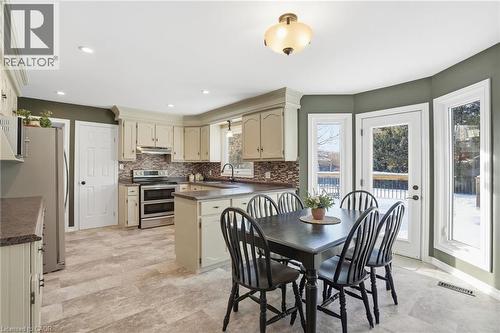 1 Meander Close, Hamilton, ON - Indoor Photo Showing Dining Room