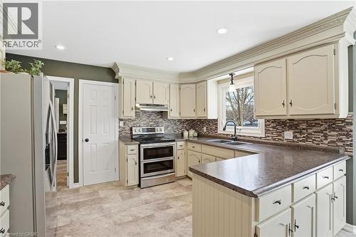 1 Meander Close, Hamilton, ON - Indoor Photo Showing Kitchen With Double Sink