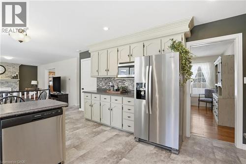 1 Meander Close, Hamilton, ON - Indoor Photo Showing Kitchen With Stainless Steel Kitchen