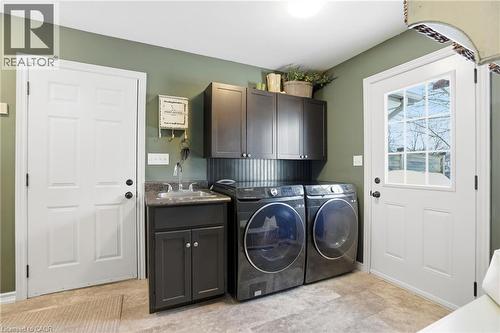 1 Meander Close, Hamilton, ON - Indoor Photo Showing Laundry Room