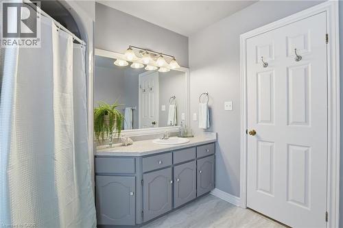 1 Meander Close, Hamilton, ON - Indoor Photo Showing Bathroom