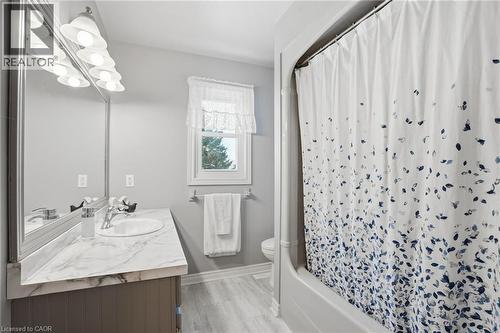 1 Meander Close, Hamilton, ON - Indoor Photo Showing Bathroom