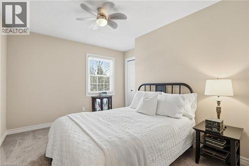 1 Meander Close, Hamilton, ON - Indoor Photo Showing Bedroom