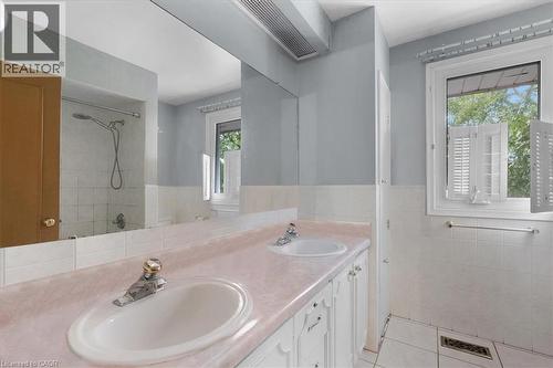 67 Elmhurst Drive, Hamilton, ON - Indoor Photo Showing Bathroom