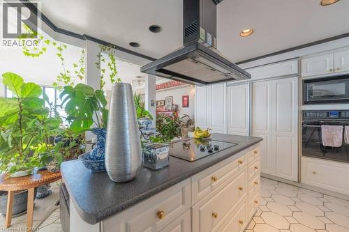 33 Harbour Square Unit# 1416, Toronto, ON - Indoor Photo Showing Kitchen