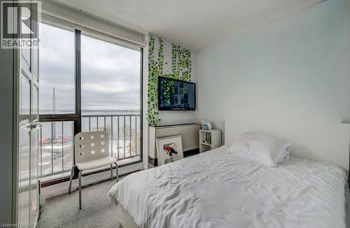 33 Harbour Square Unit# 1017, Toronto, ON - Indoor Photo Showing Bedroom