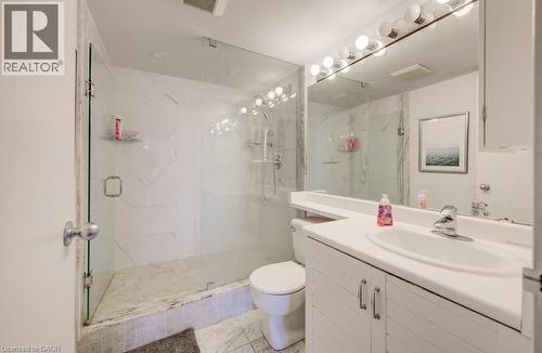 33 Harbour Square Unit# 1017, Toronto, ON - Indoor Photo Showing Bathroom