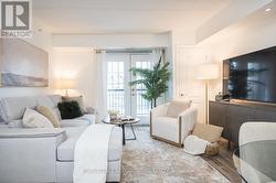 lots of natural light from the balcony - 