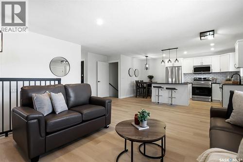 915 Rowell CRESCENT N  Regina, SK S4X 2A5