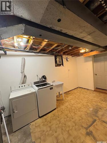 101 St Laurent Crescent, Saskatoon, SK - Indoor Photo Showing Laundry Room