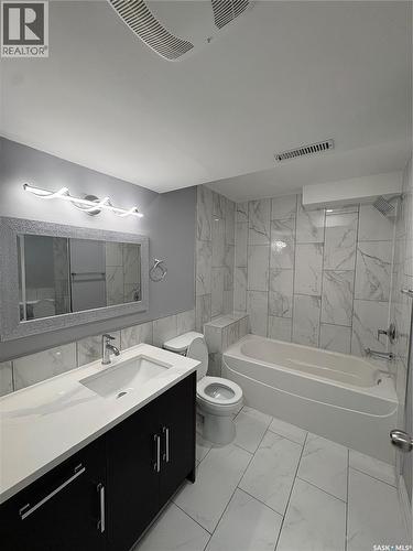 101 St Laurent Crescent, Saskatoon, SK - Indoor Photo Showing Bathroom