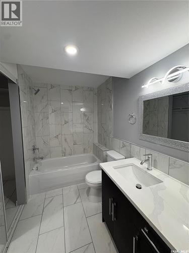 101 St Laurent Crescent, Saskatoon, SK - Indoor Photo Showing Bathroom