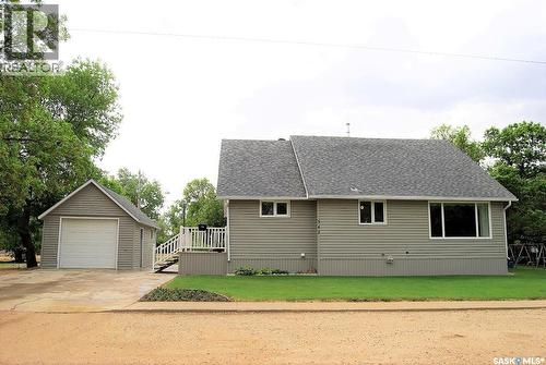 342 Tavistock Avenue, Torquay, SK - Outdoor With Exterior