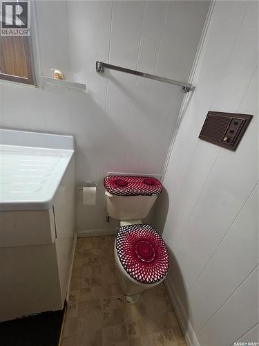 342 Tavistock Avenue, Torquay, SK - Indoor Photo Showing Laundry Room