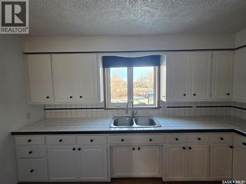 342 Tavistock Avenue, Torquay, SK - Indoor Photo Showing Kitchen With Double Sink