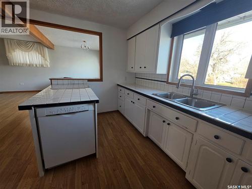 342 Tavistock Avenue, Torquay, SK - Indoor Photo Showing Kitchen With Double Sink