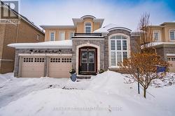 61 MANOR FOREST ROAD  East Gwillimbury, ON L0G 1M0
