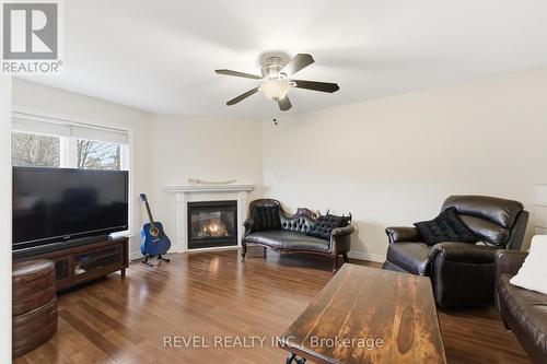 34 Haskins Court, Hamilton, ON - Indoor Photo Showing Living Room With Fireplace