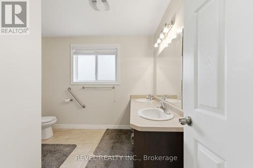34 Haskins Court, Hamilton, ON - Indoor Photo Showing Bathroom