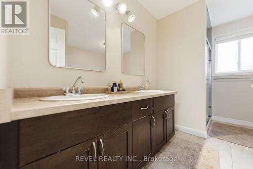 34 Haskins Court, Hamilton, ON - Indoor Photo Showing Bathroom