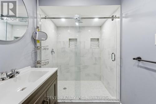 34 Haskins Court, Hamilton, ON - Indoor Photo Showing Bathroom