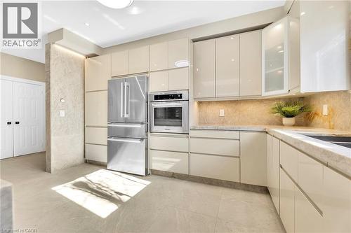 600 Henderson Drive, Aurora, ON - Indoor Photo Showing Kitchen