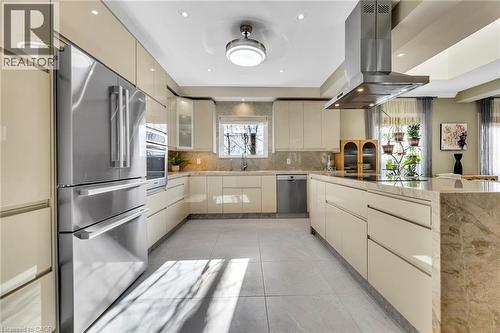 600 Henderson Drive, Aurora, ON - Indoor Photo Showing Kitchen