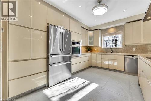 600 Henderson Drive, Aurora, ON - Indoor Photo Showing Kitchen With Stainless Steel Kitchen