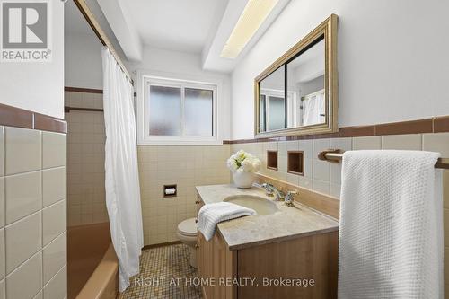 757 Dickens Avenue, Ottawa, ON - Indoor Photo Showing Bathroom