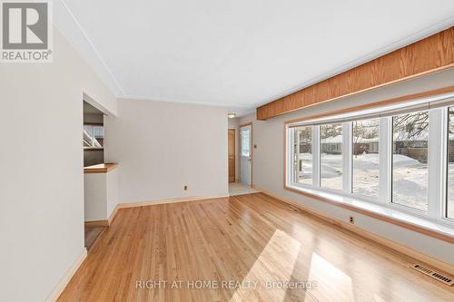 757 Dickens Avenue, Ottawa, ON - Indoor Photo Showing Other Room