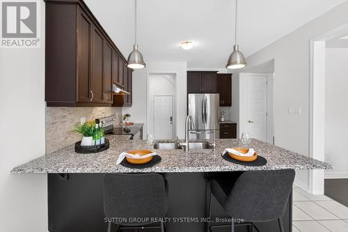 693 Doon South Drive, Kitchener, ON - Indoor Photo Showing Kitchen With Upgraded Kitchen
