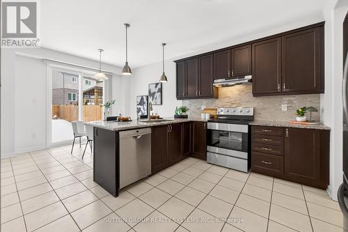 693 Doon South Drive, Kitchener, ON - Indoor Photo Showing Kitchen With Stainless Steel Kitchen With Upgraded Kitchen
