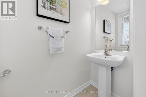 693 Doon South Drive, Kitchener, ON - Indoor Photo Showing Bathroom