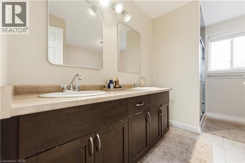 34 Haskins Court, Hamilton, ON - Indoor Photo Showing Bathroom