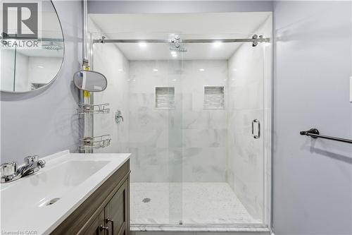 34 Haskins Court, Hamilton, ON - Indoor Photo Showing Bathroom