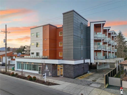 402-7098 Wallace Dr  Central Saanich, BC V8M 1G9