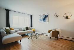 8004 Rue Dora  Montréal (Lasalle), QC H8N 1Z7