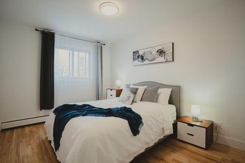 Chambre à coucher - 8004 Rue Dora, Montréal (Lasalle), QC - Indoor Photo Showing Bedroom