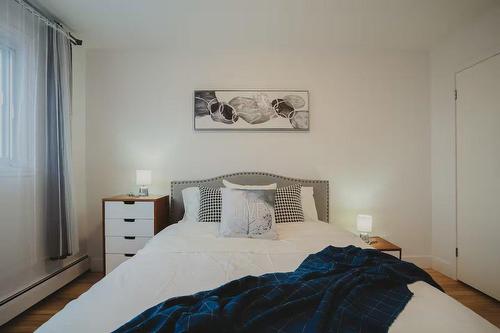 Chambre à coucher - 8004 Rue Dora, Montréal (Lasalle), QC - Indoor Photo Showing Bedroom