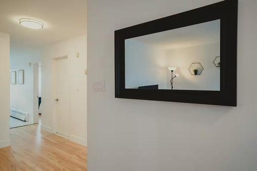 Hall d'entrée/Vestibule - 8004 Rue Dora, Montréal (Lasalle), QC - Indoor Photo Showing Other Room