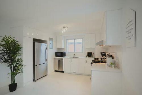 Cuisine - 8004 Rue Dora, Montréal (Lasalle), QC - Indoor Photo Showing Kitchen