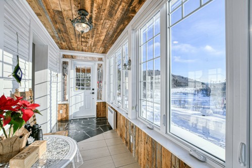 Hall d'entrée/Vestibule - 2216 Mtée Sauvage, Saint-Adolphe-D'Howard, QC - Indoor Photo Showing Other Room