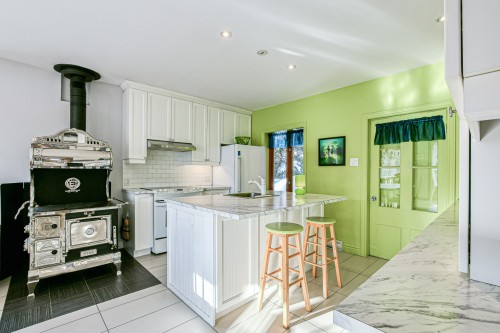 Cuisine - 2216 Mtée Sauvage, Saint-Adolphe-D'Howard, QC - Indoor Photo Showing Kitchen