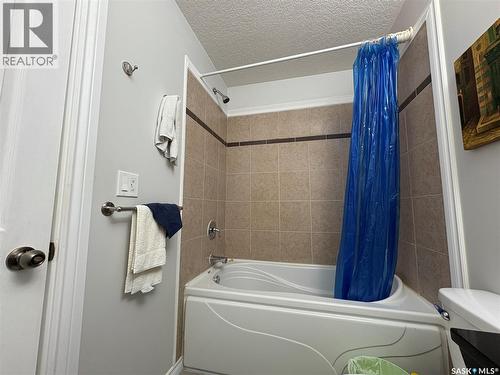 2117 Broder Street, Regina, SK - Indoor Photo Showing Bathroom