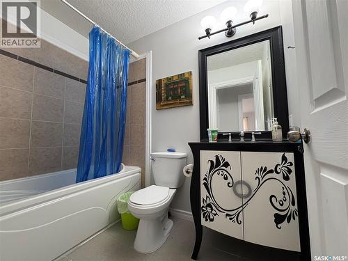 2117 Broder Street, Regina, SK - Indoor Photo Showing Bathroom
