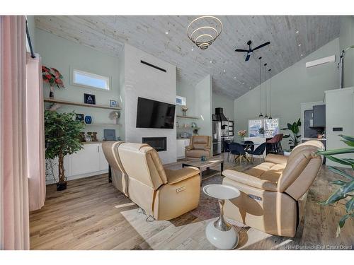 9 Crest Ave, Heathland, NB 